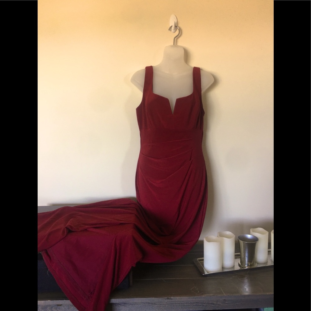 Le Chateau formal gown EUC